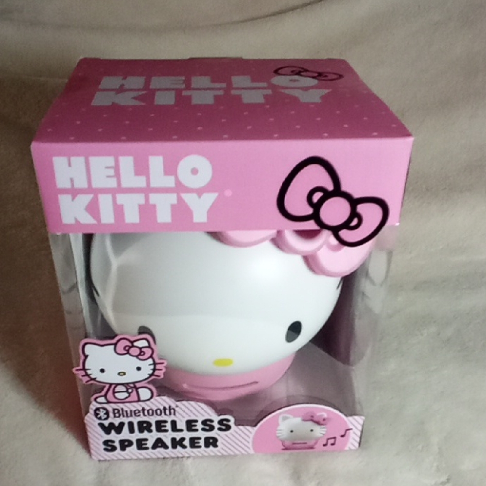 HELLO KITTY WIRLESS BLUETOOTH SPEAKER! NEW IN BOX! KITTY HEAD!!
